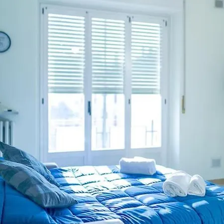 アパート Navigli - Downtown - Duomo Spacious Two Bedroom - Close To Metro - Ac - Wi-fi ミラノ