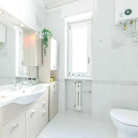 Navigli - Downtown - Duomo Spacious Two Bedroom - Close To Metro - Ac - Wi-fi アパート