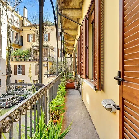 Charming & Bright In The Heart Of - Balcony