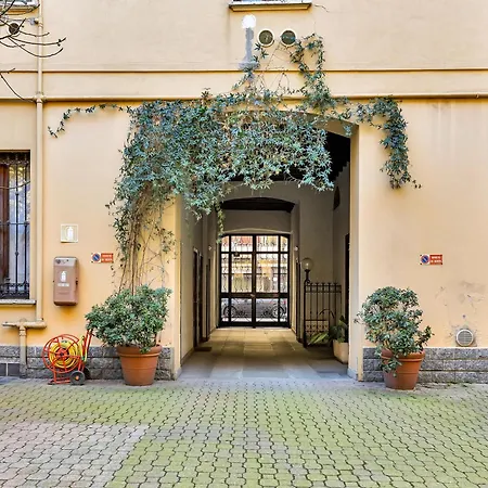 Charming & Bright In The Heart Of - Balcony Apartment Milan