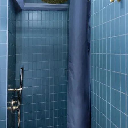 Piazza Del Carmine - Gold Exclusive - In The Underground No Windows Daire Milano