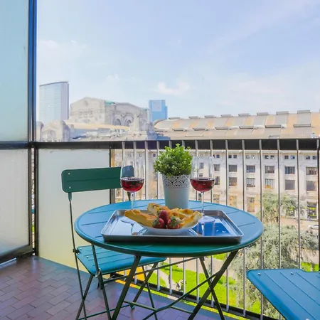 Urban Elegance Station W/private Garage * Милан