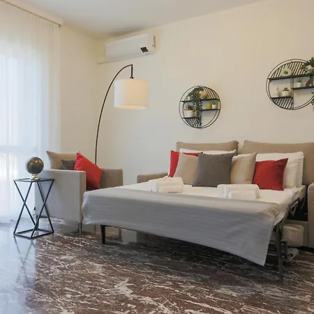 Urban Elegance Station W/private Garage *