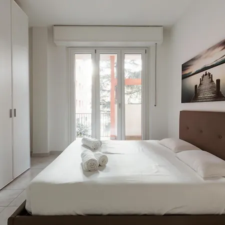 Apartment Corvetto M3 - Bright Apt. With Balcony!