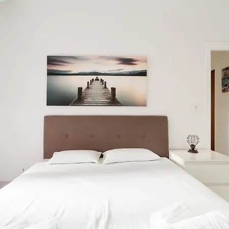 Apartment Corvetto M3 - Bright Apt. With Balcony! Milan