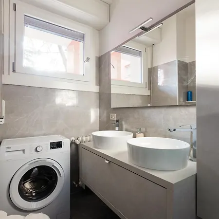 Guesthost - Corvetto M3 Bright With Balcony! Appartement