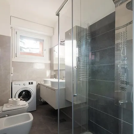 Guesthost - Corvetto M3 Bright With Balcony! Appartement *