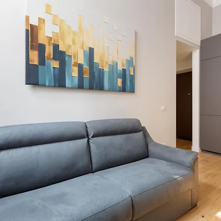 Mac Mahon - Urban Oasis Apartment!