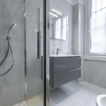 2 Bedroom - Chinatown דירה