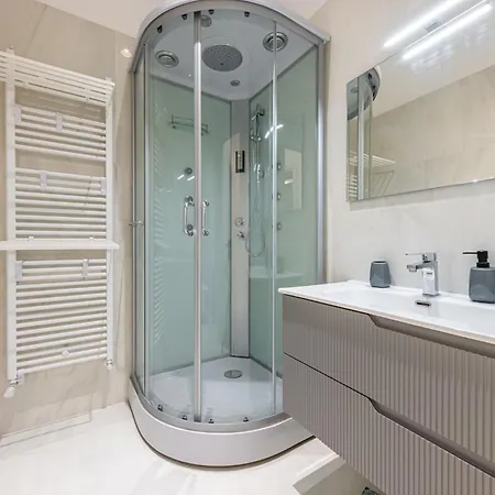 2 Bedroom - Chinatown *