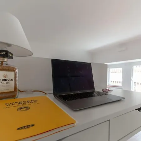 Loft-hosted By Sweetstay شقة