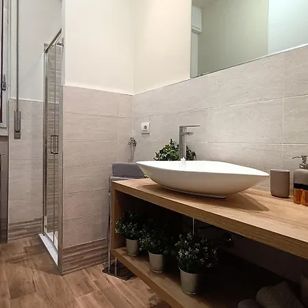 Sahi - Via Dei Ciclamini Mm1 Primaticcio, Stadio San Siro, Ospedale San Carlo Daire Milano