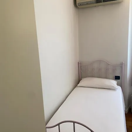 Lagrange Apartment Milan