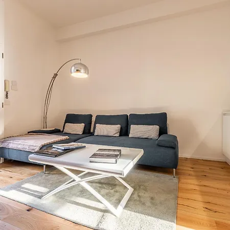 아파트 Luxury Design Apt, Comfy W/ A/c, Wifi & Netflix