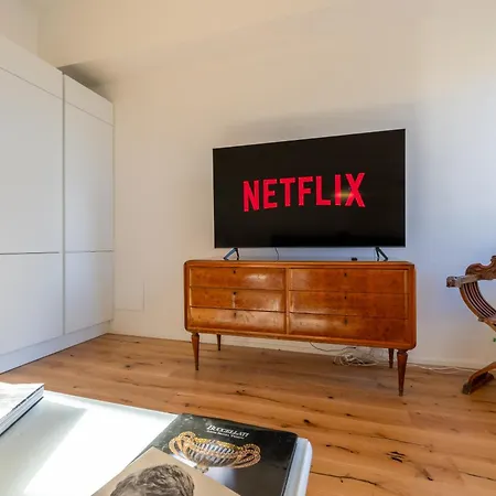Luxury Design Apt, Comfy W/ A/c, Wifi & Netflix * Milánó