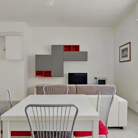 Modern Flat - Via Crimea شقة *