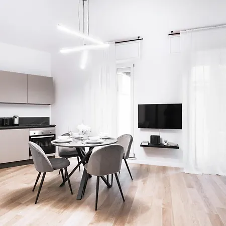 Easylife - Bellissimo Con Terrazzo