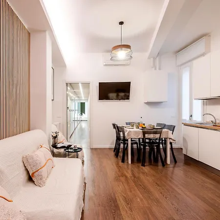 Stayeasy Petrella21 - 4 Bedrooms, 3 Baths - Station דירה מילאנו