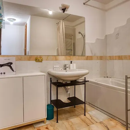 アパート Joivy Spacious Flat, Excellent Centre Access ミラノ