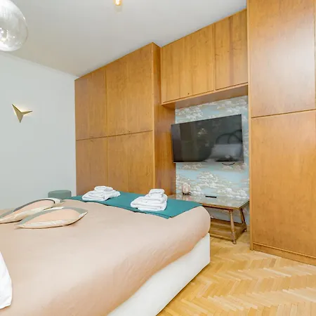 Elegance - Wi-fi Ultra Fast, Near Station Lejlighed