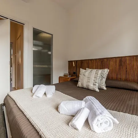 Luxury Design Apt, Comfy W/ A/c, Wifi & Netflix * 밀라노