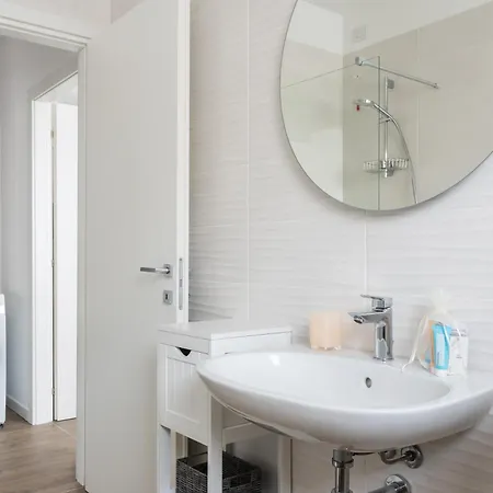 Bilocale Con Balcone Vicino Palazzo Del Ghiaccio Milano