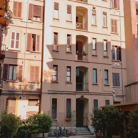 アパート Sobria Ed Elegante Casa Della Borghesia Milanese ミラノ