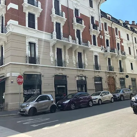 Sobria Ed Elegante Casa Della Borghesia Milanese アパート *