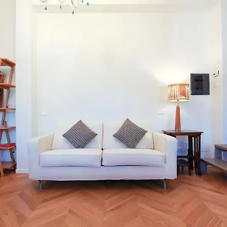 Appartamento Monte Napoleone Design *