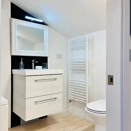 Riverside Loft Navigli - Spacious Two-bedroom アパート *