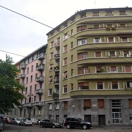 Bright House Center On Subway Lines 1,2 &3 Апартаменты Милан