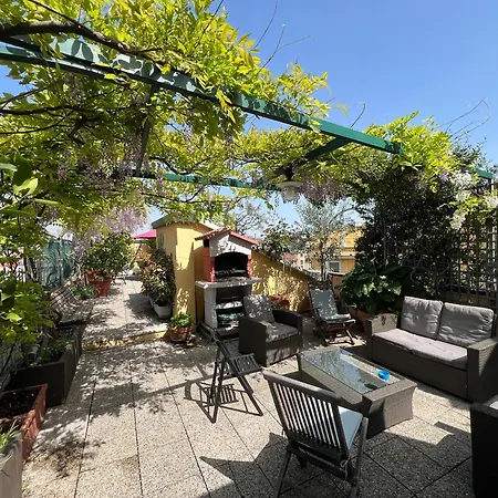 Dream Garden Center On Subway 10 Guest Apartmán *