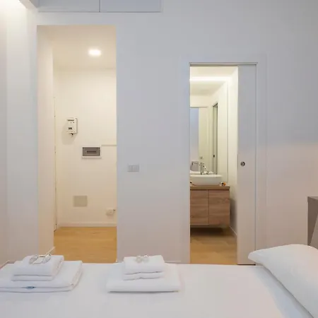 Xenia - Renovated In Navigli Area *