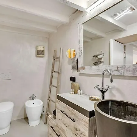 Garden, Charme And Luxury In The Center Of Hébergement de vacances *