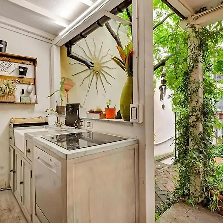 Garden, Charme And Luxury In The Center Of Hébergement de vacances *
