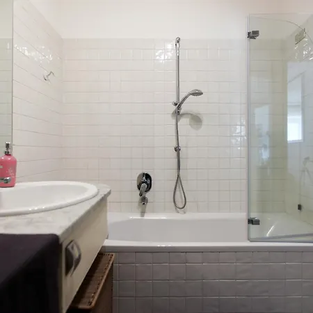 Charme In Brera, 1 Bdrm Apartman *