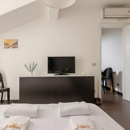 Sky-view Flat In Apartment Mailand