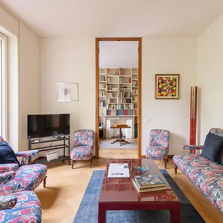 Classy Heritage Home, Center Apartment