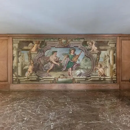 Apartment Classy Heritage Home, Center