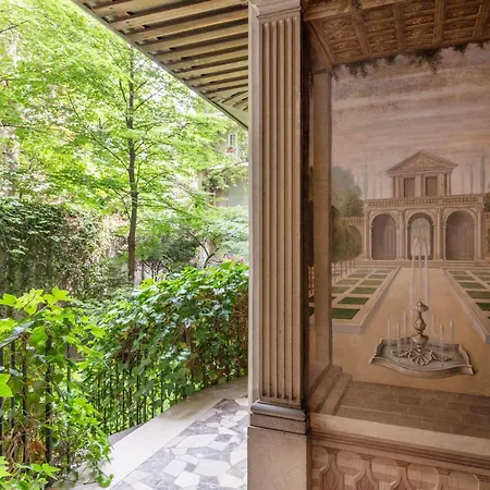 Classy Heritage Home, Center Apartment