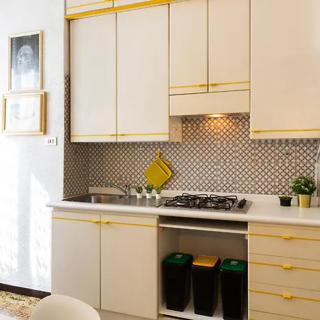 Titty House - Crocetta *