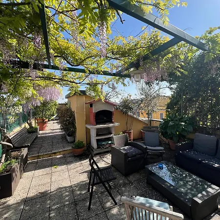 Dream Garden Center On Subway 10 Guest Apartmán