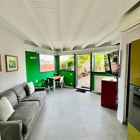 Dream Garden Center On Subway 10 Guest Apartmán