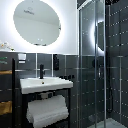 Duomo 10 Min - Cozy With Netflix & Wifi Apartament *