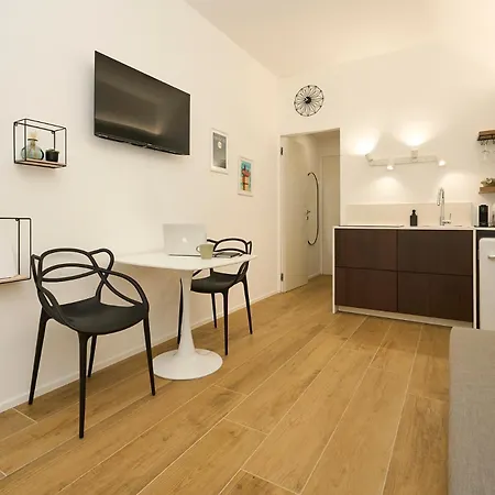 Duomo 10 Min - Cozy With Netflix & Wifi Apartament *