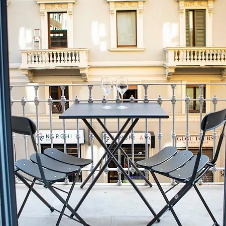 Porta Venezia - Design Con Balcone - 55mq شقة *