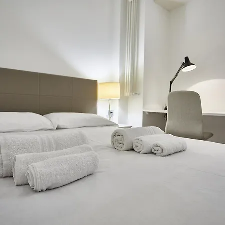 Lägenhet Moderno Trilocale Moscova Brera *