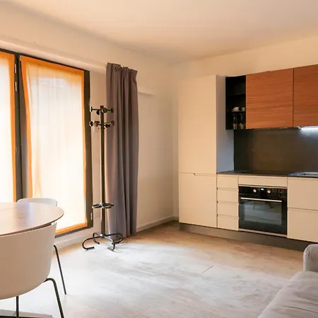 Beautiful In - Duomo 15 Minutes Apartament