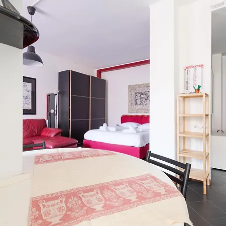 De Angeli M1 - Colorful With Balcony! Appartement *