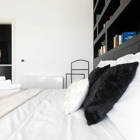 Apartment With Panoramic View Of And Public Free Parking Lot Milan